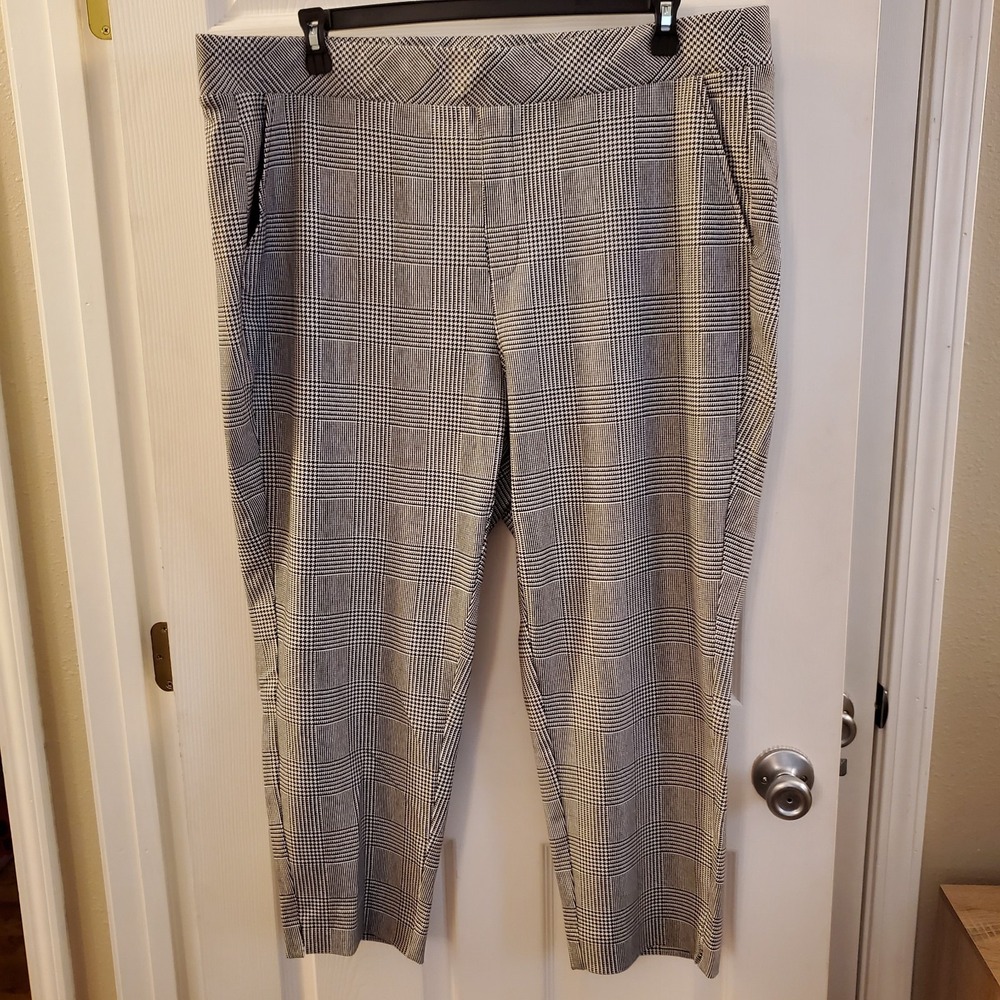 Torrid sz 3 short Plaid Stretch Pullon Pant elastic waist NWT work office career